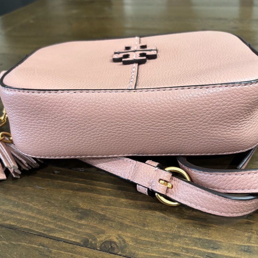 Tory Burch McGraw Camera Bag in Blush Pink - Picture 7 of 9